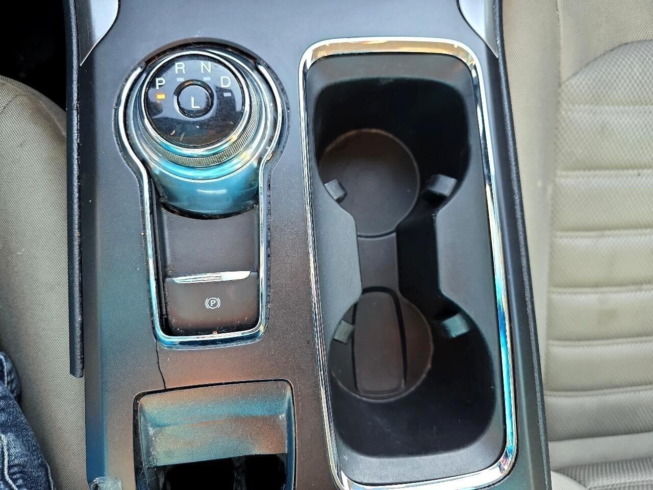 Ford Fusion S FWD 2019