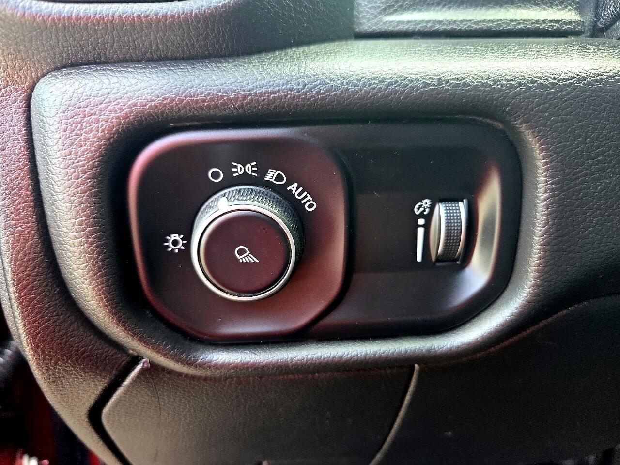 RAM 3500 Tradesman 4x4 Crew Cab 8' Box 2022
