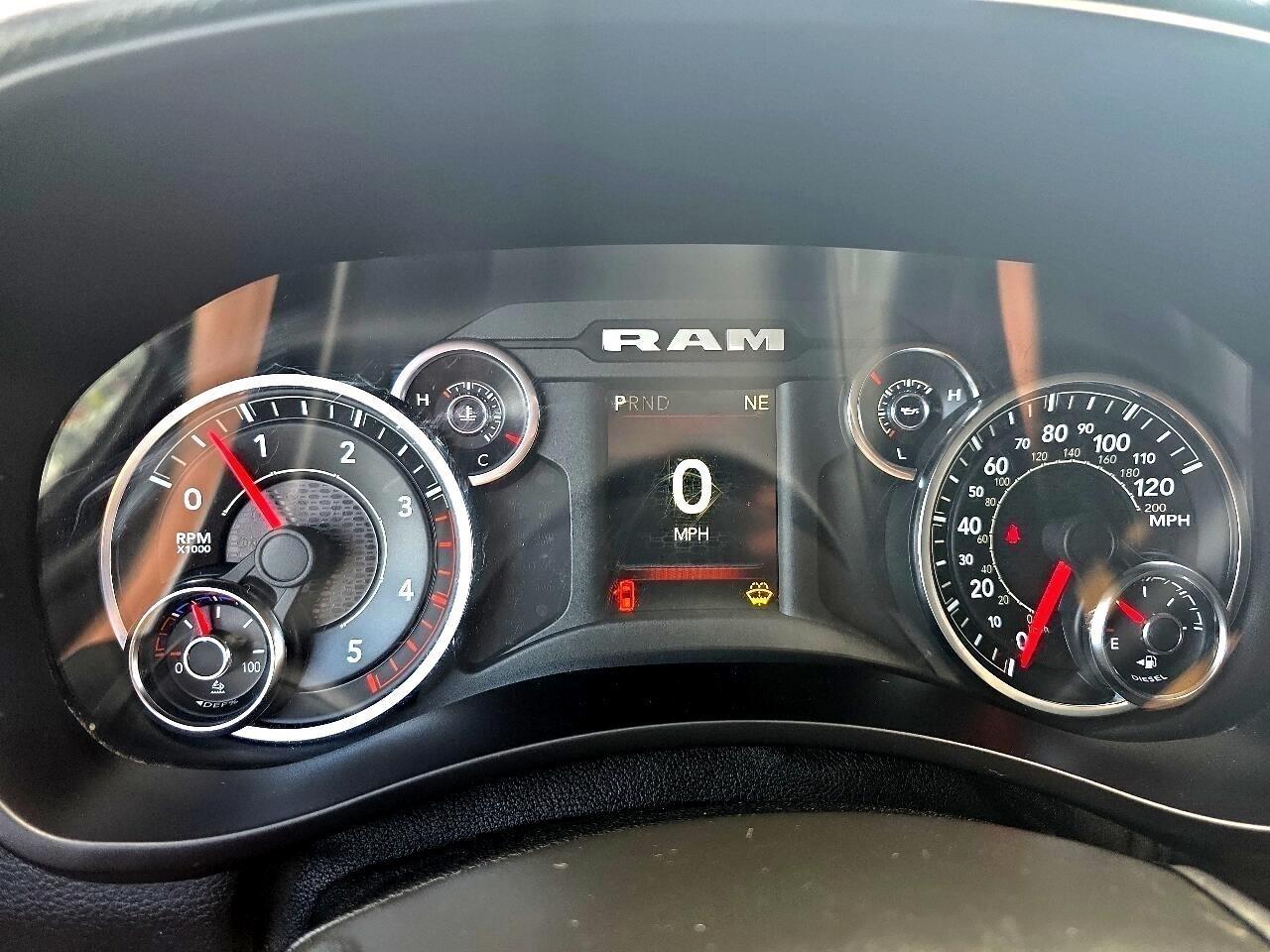 RAM 3500 Tradesman 4x4 Crew Cab 8' Box 2022