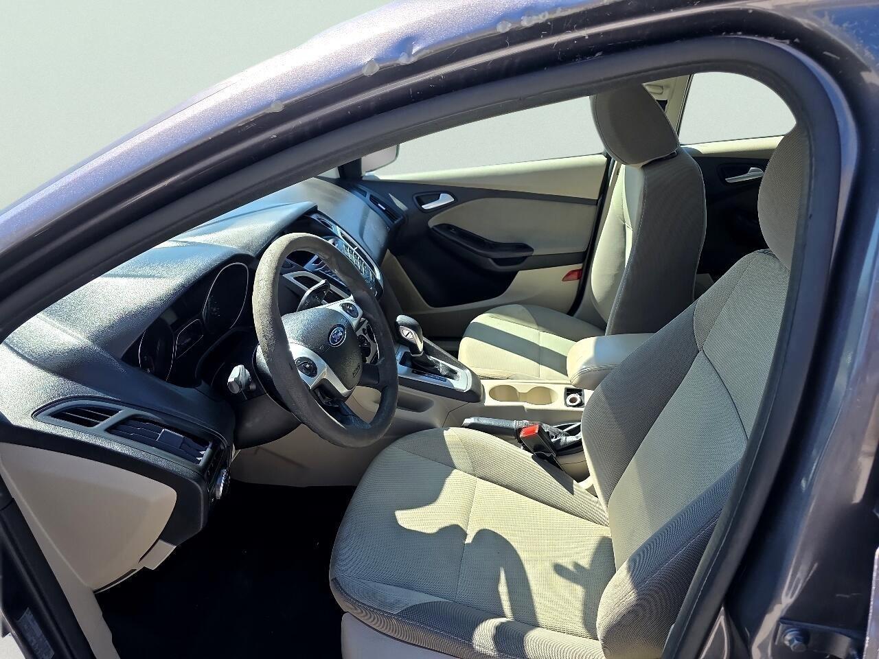 Ford Focus 4dr Sdn SE 2013