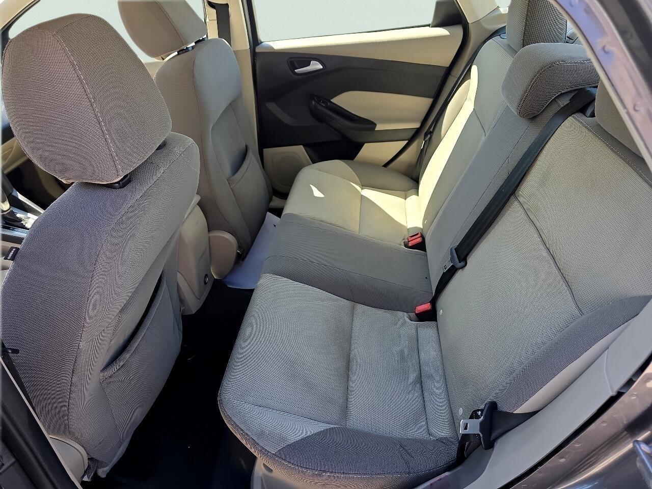 Ford Focus 4dr Sdn SE 2013