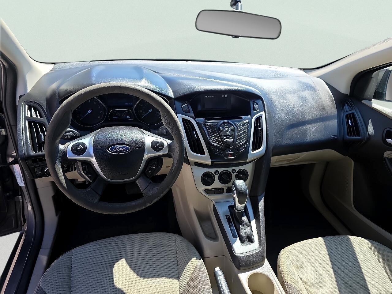Ford Focus 4dr Sdn SE 2013