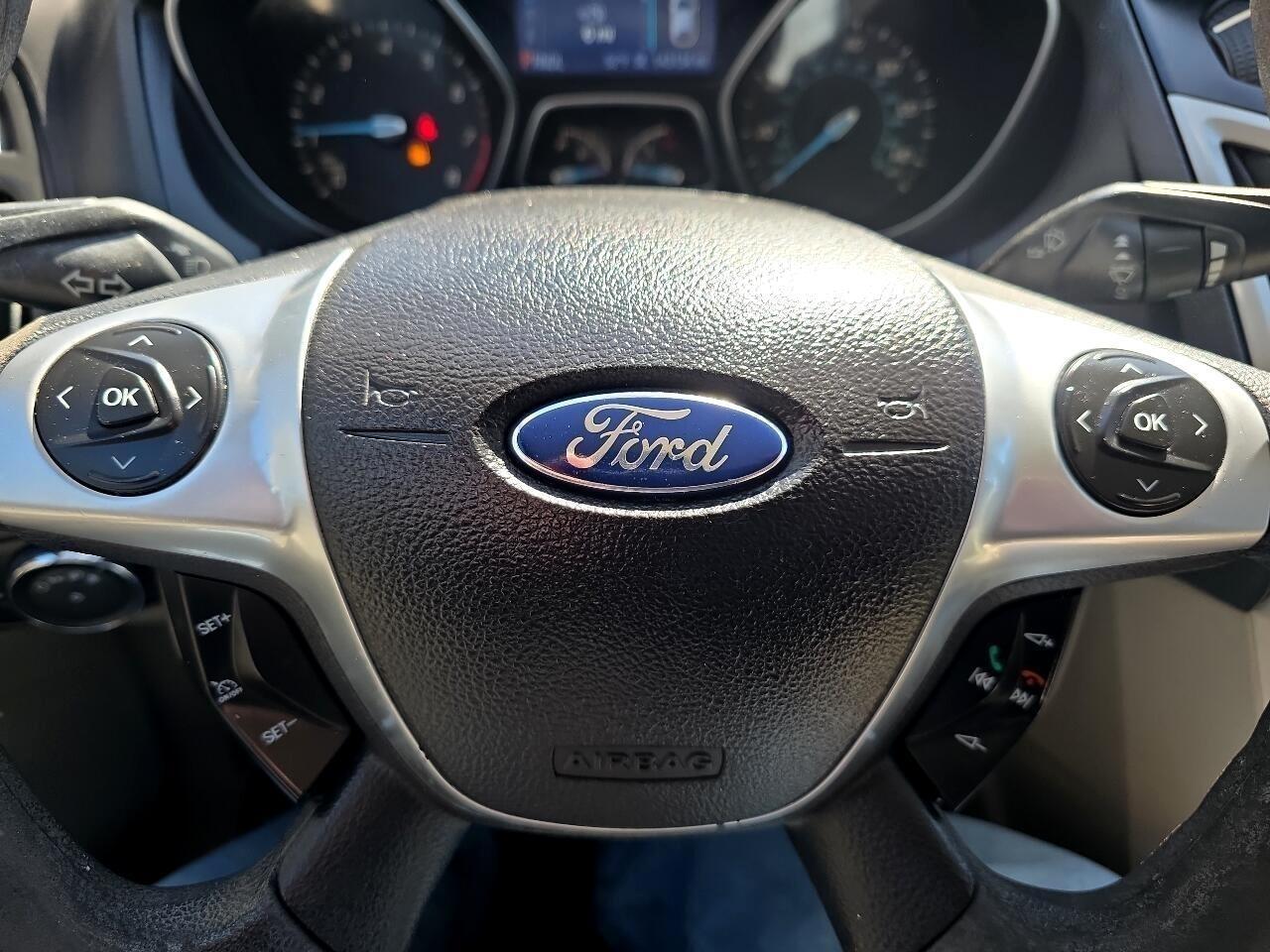 Ford Focus 4dr Sdn SE 2013