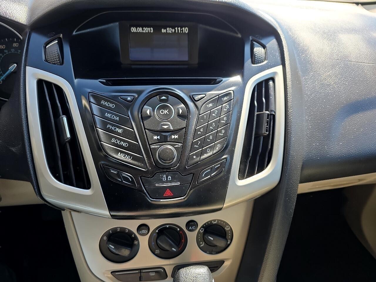 Ford Focus 4dr Sdn SE 2013