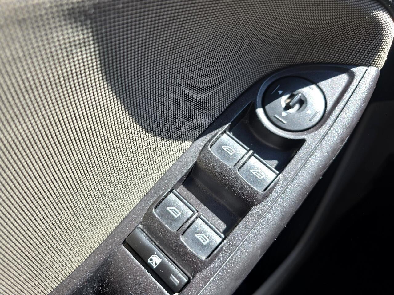 Ford Focus 4dr Sdn SE 2013
