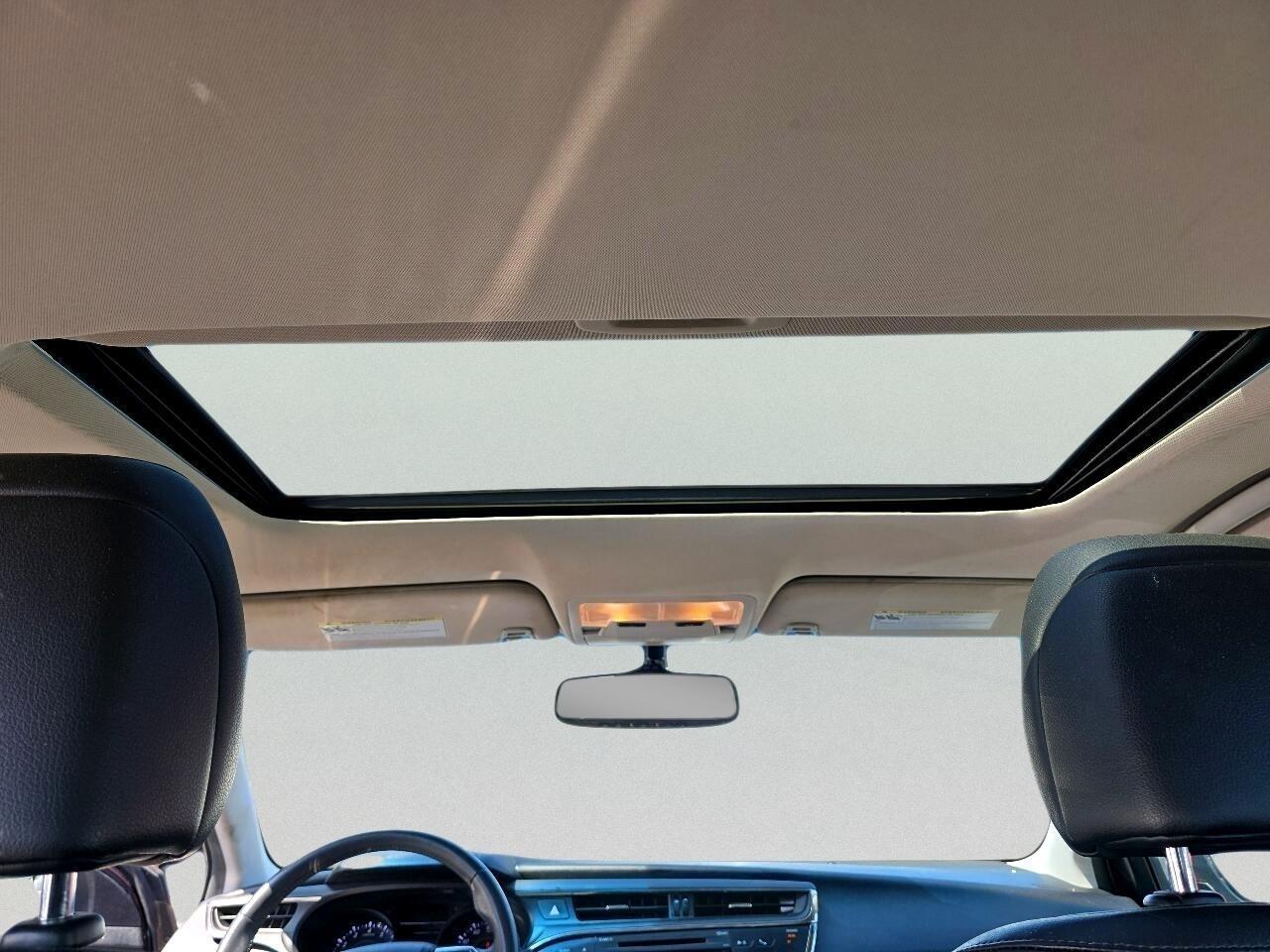 Toyota Avalon 4dr Sdn XLE Premium (Natl) 2016