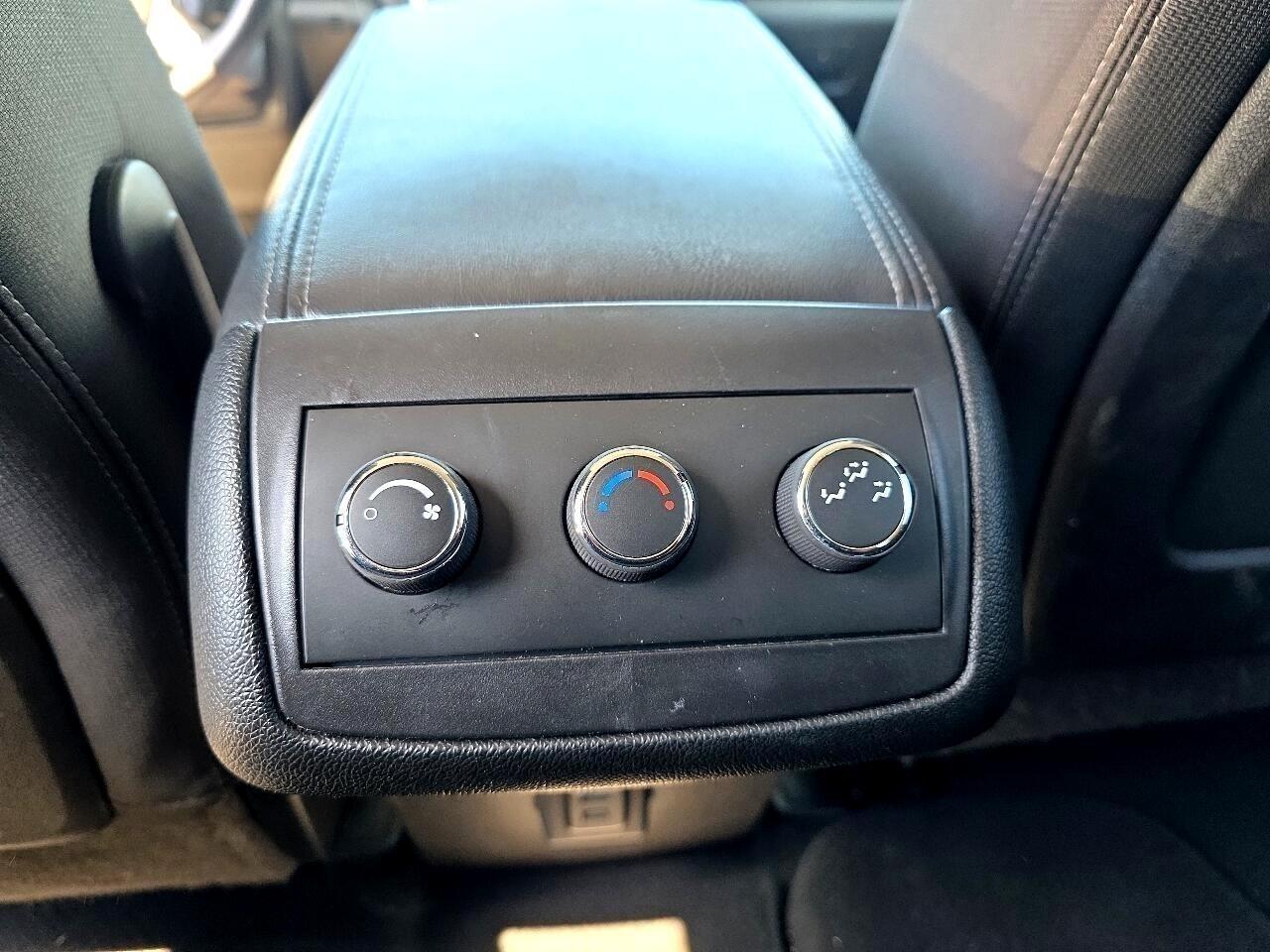 GMC Acadia AWD 4dr SLE w/SLE-1 2016