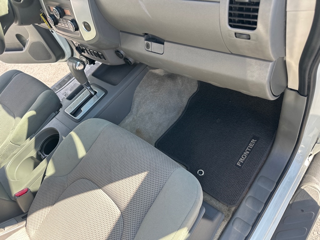 Nissan Frontier 4WD Crew Cab LWB Auto SV 2014