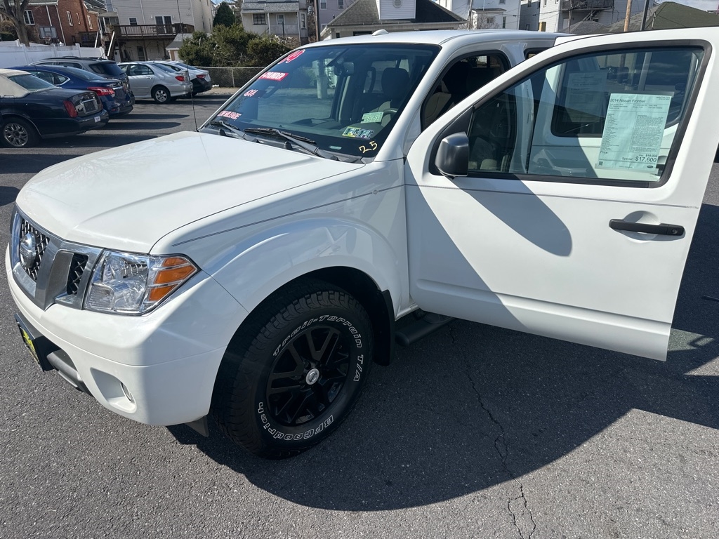 Nissan Frontier 4WD Crew Cab LWB Auto SV 2014