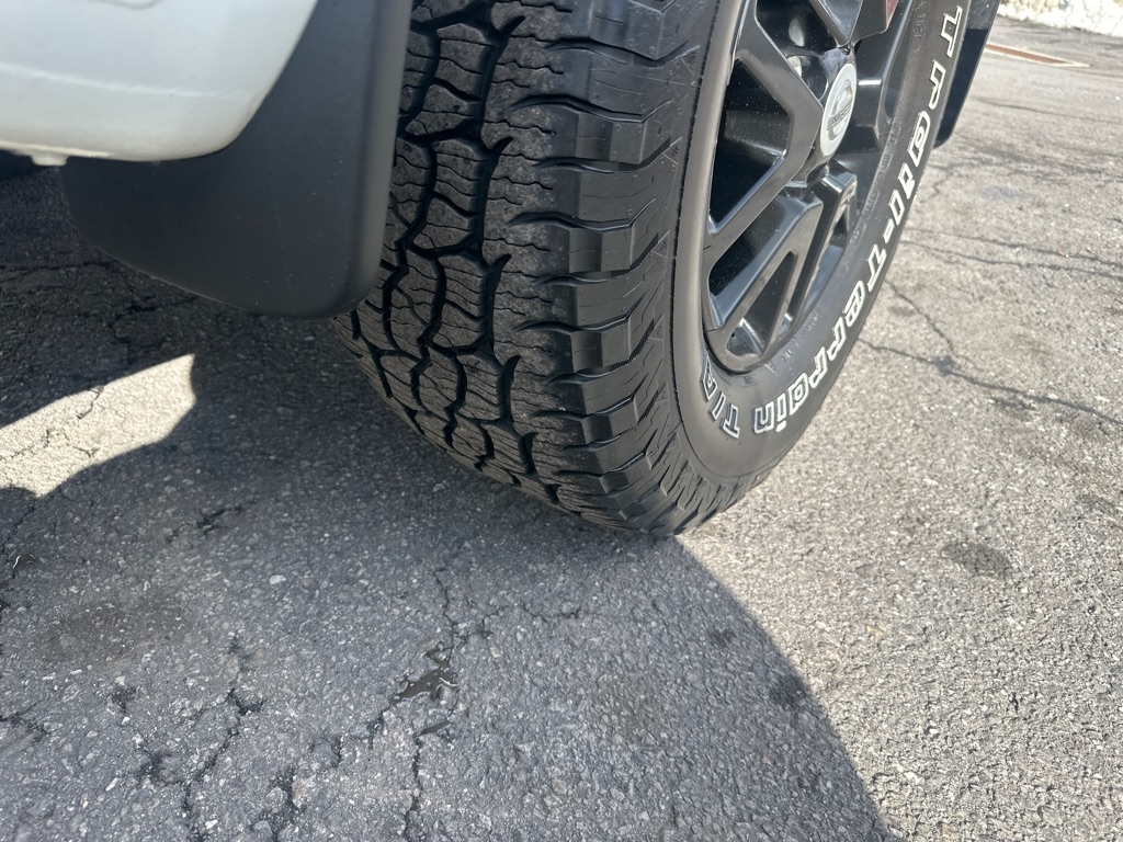 Nissan Frontier 4WD Crew Cab LWB Auto SV 2014