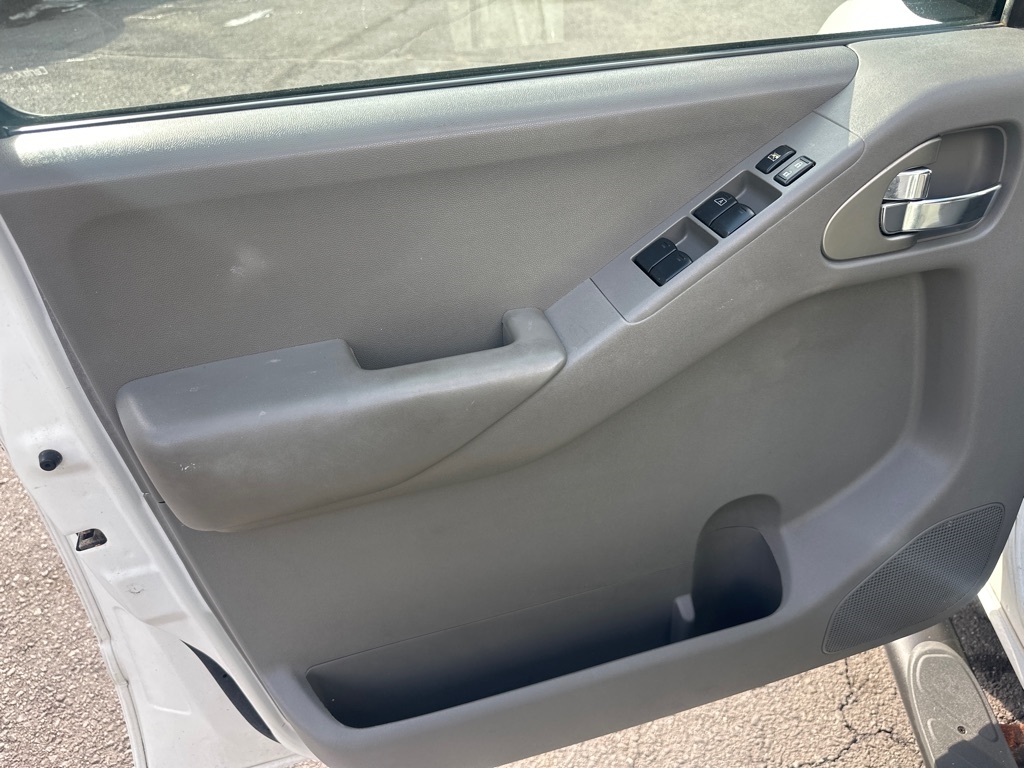 Nissan Frontier 4WD Crew Cab LWB Auto SV 2014