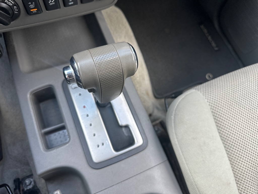 Nissan Frontier 4WD Crew Cab LWB Auto SV 2014