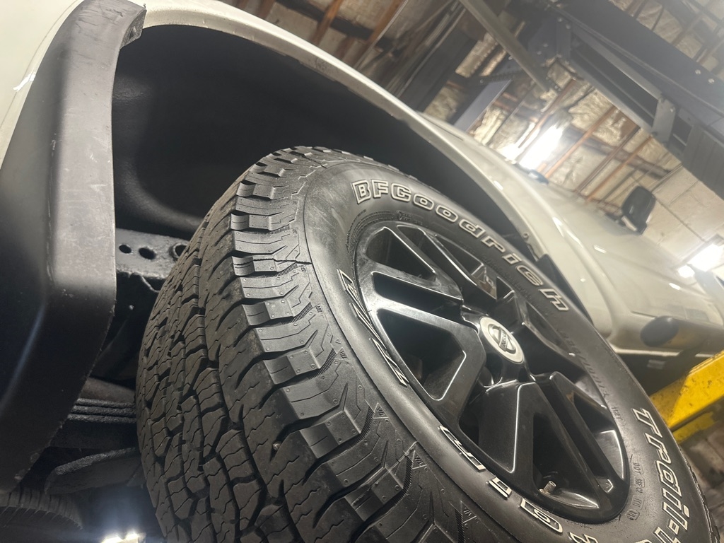 Nissan Frontier 4WD Crew Cab LWB Auto SV 2014