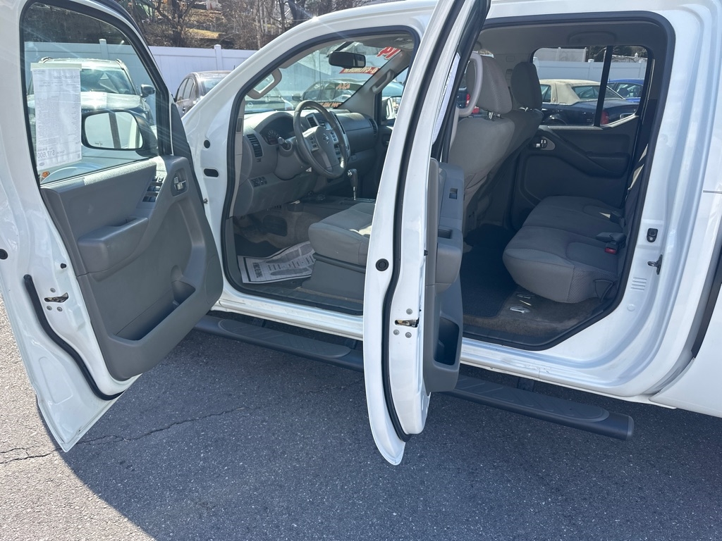 Nissan Frontier 4WD Crew Cab LWB Auto SV 2014