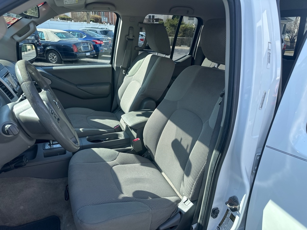 Nissan Frontier 4WD Crew Cab LWB Auto SV 2014