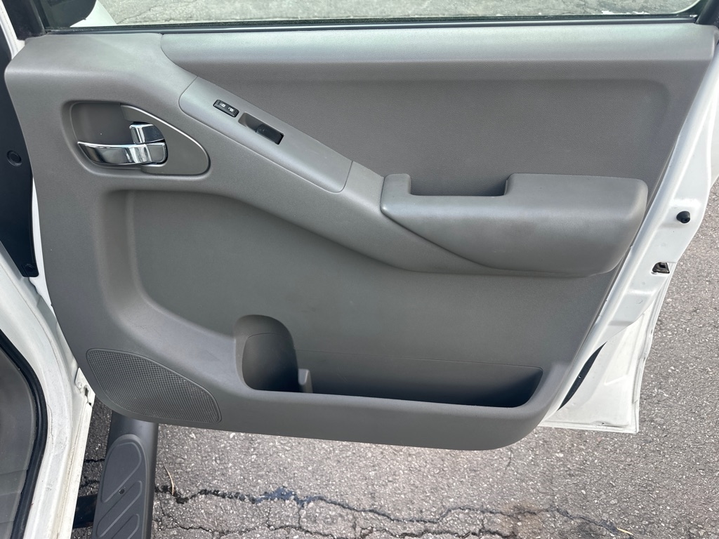 Nissan Frontier 4WD Crew Cab LWB Auto SV 2014