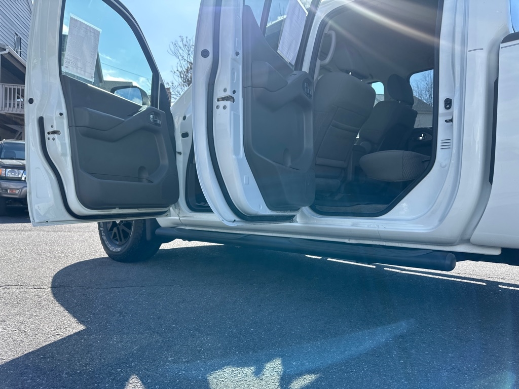 Nissan Frontier 4WD Crew Cab LWB Auto SV 2014