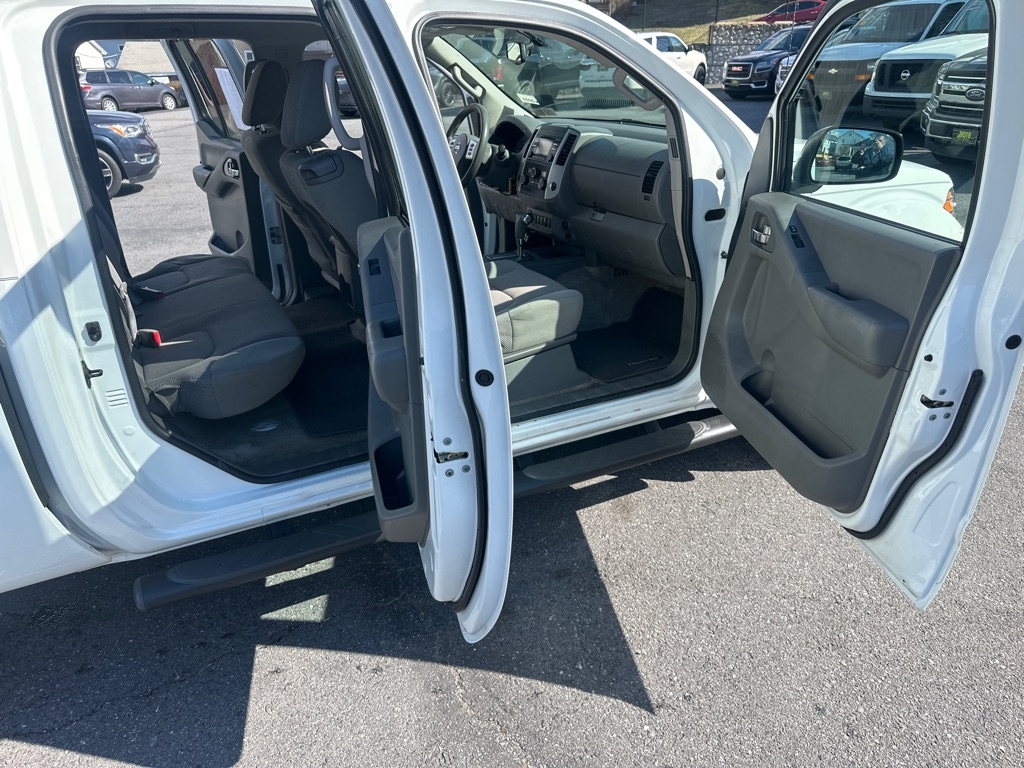 Nissan Frontier 4WD Crew Cab LWB Auto SV 2014