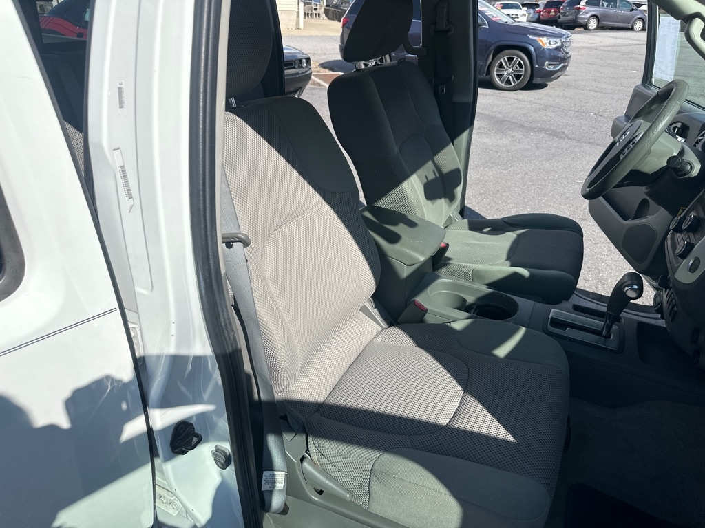 Nissan Frontier 4WD Crew Cab LWB Auto SV 2014