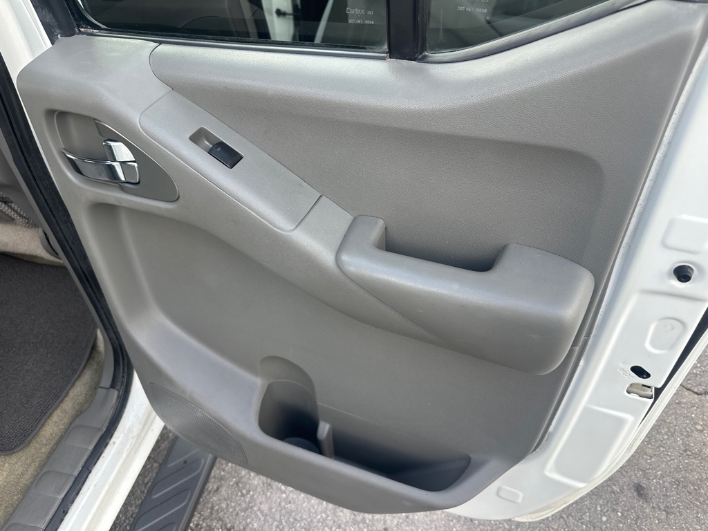 Nissan Frontier 4WD Crew Cab LWB Auto SV 2014