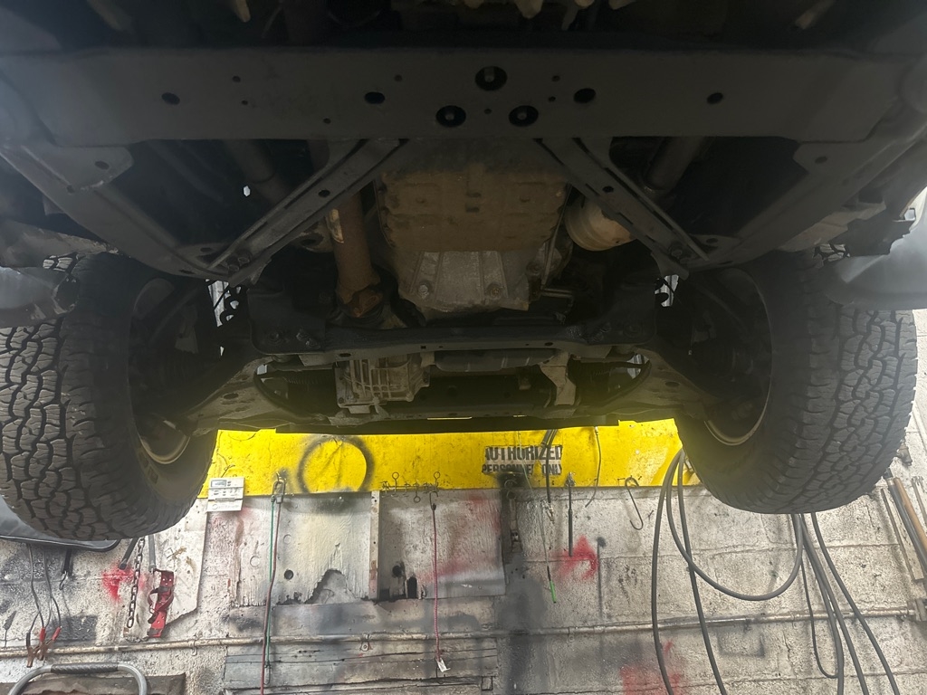 Nissan Frontier 4WD Crew Cab LWB Auto SV 2014