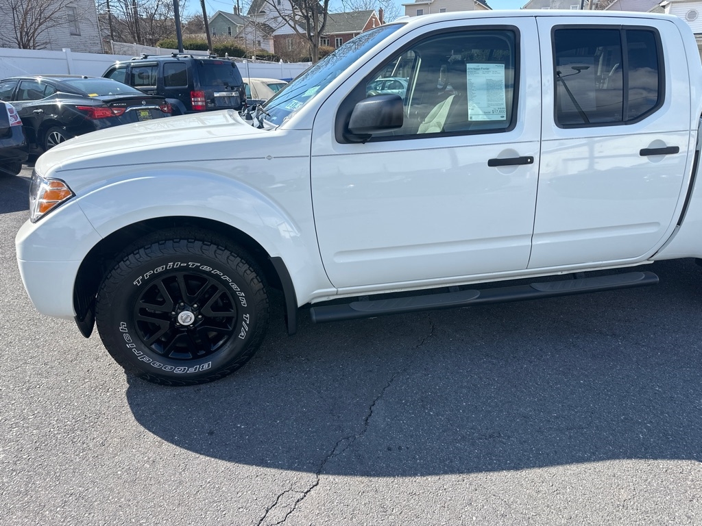 Nissan Frontier 4WD Crew Cab LWB Auto SV 2014