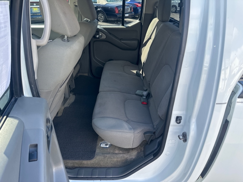 Nissan Frontier 4WD Crew Cab LWB Auto SV 2014