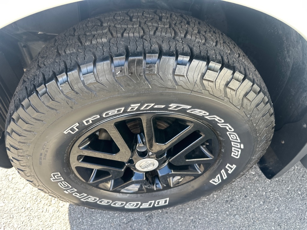 Nissan Frontier 4WD Crew Cab LWB Auto SV 2014