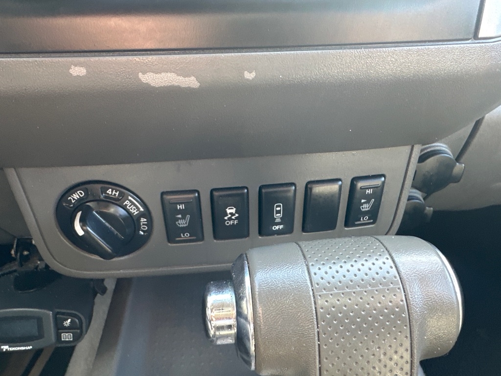 Nissan Frontier 4WD Crew Cab LWB Auto SV 2014