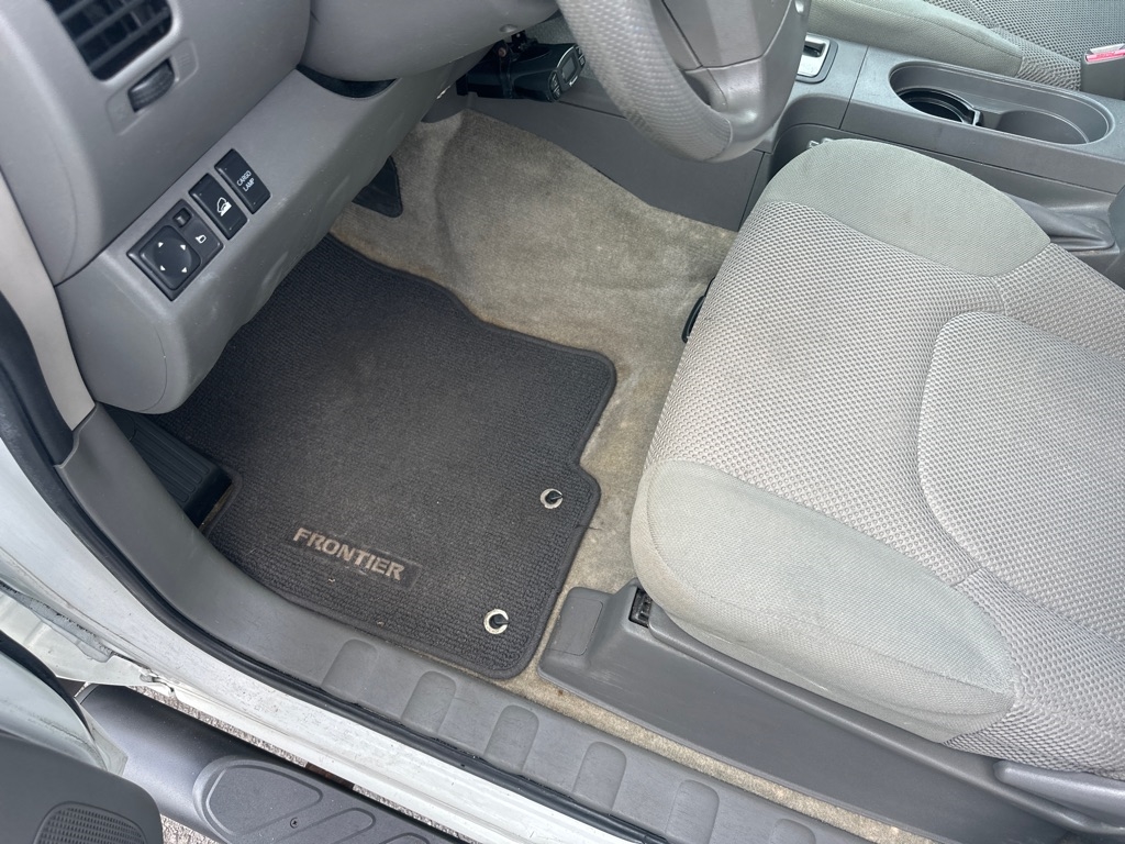 Nissan Frontier 4WD Crew Cab LWB Auto SV 2014