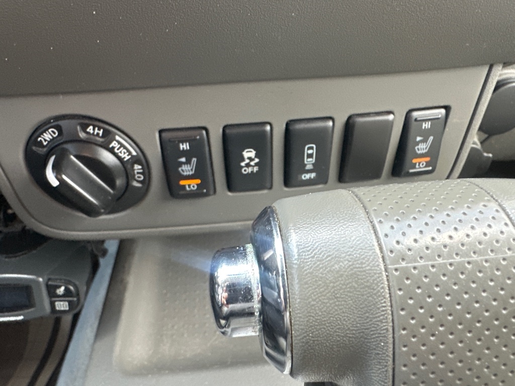 Nissan Frontier 4WD Crew Cab LWB Auto SV 2014