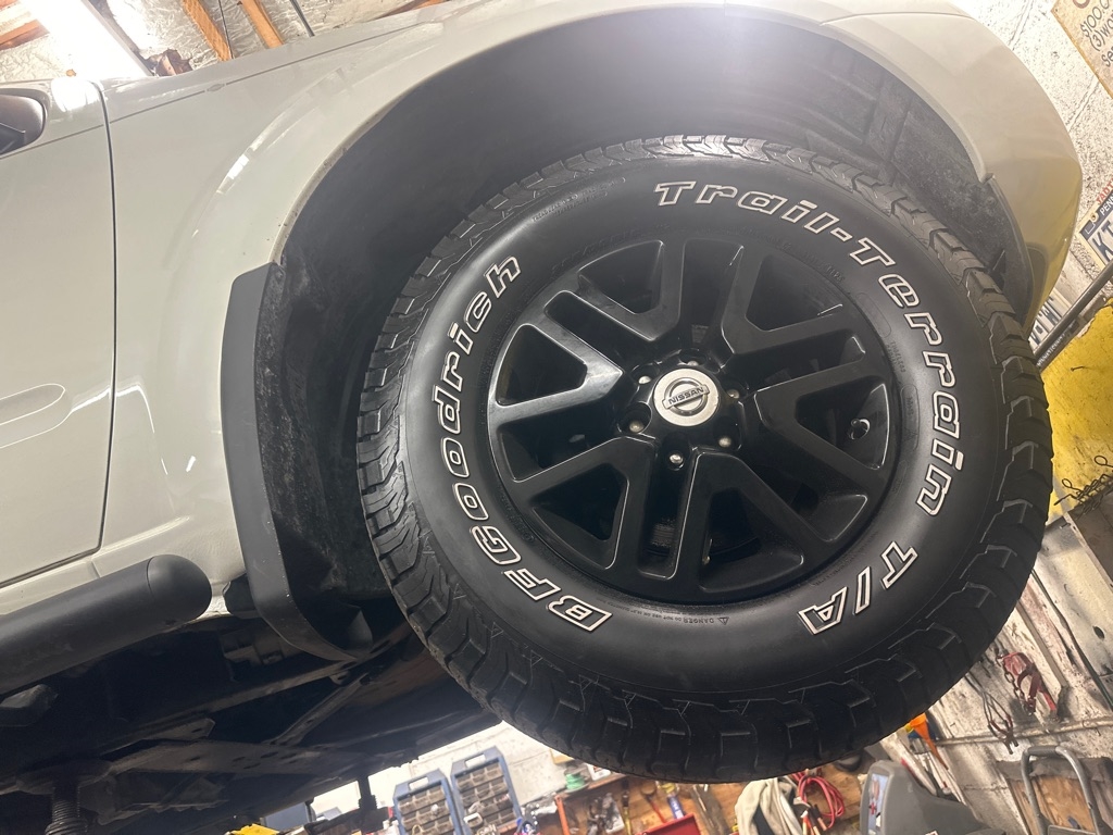 Nissan Frontier 4WD Crew Cab LWB Auto SV 2014