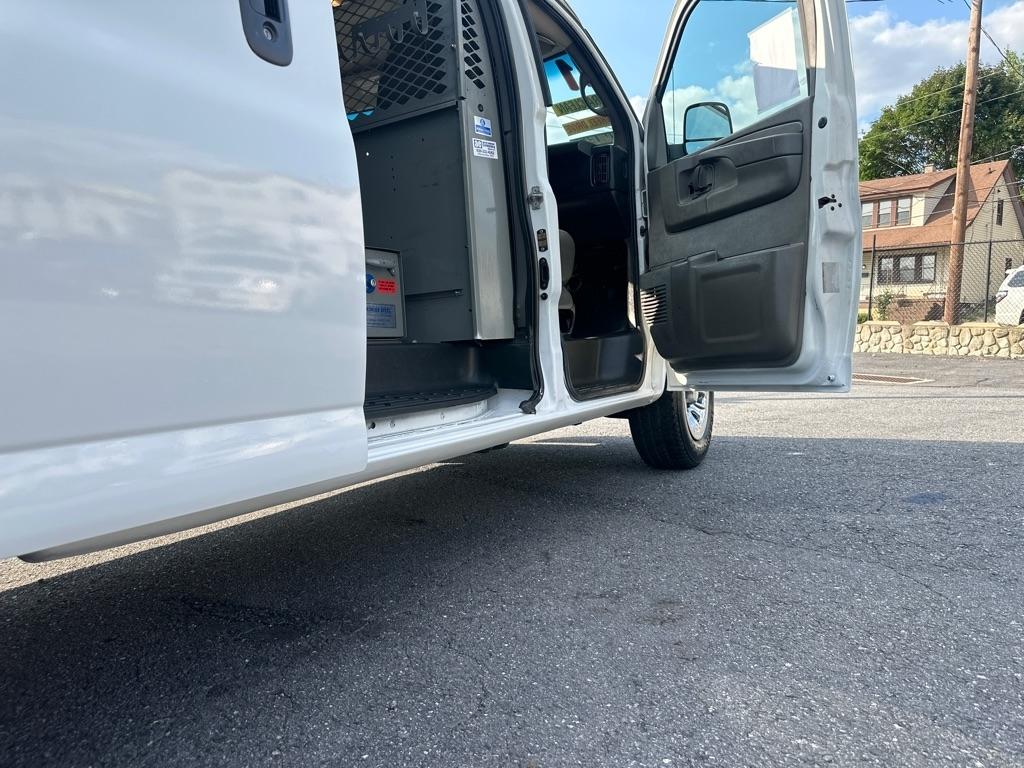 Chevrolet Express 1500 AWD Cargo 2011