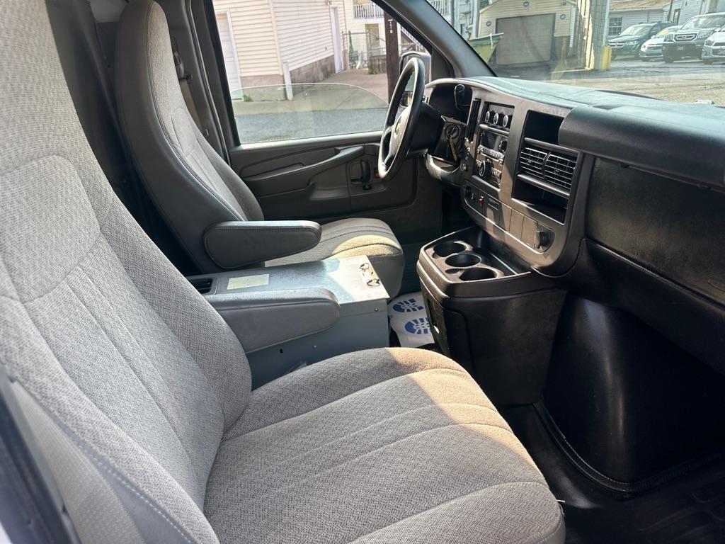 Chevrolet Express 1500 AWD Cargo 2011