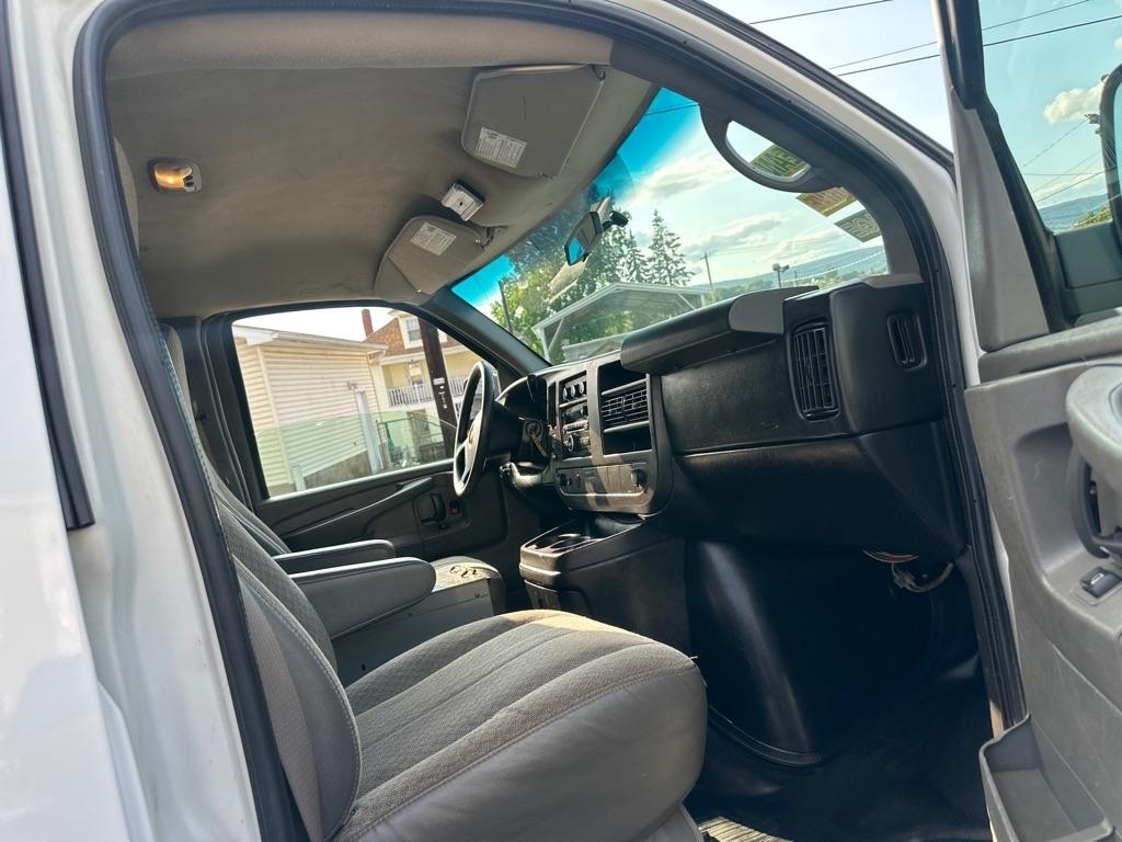Chevrolet Express 1500 AWD Cargo 2011
