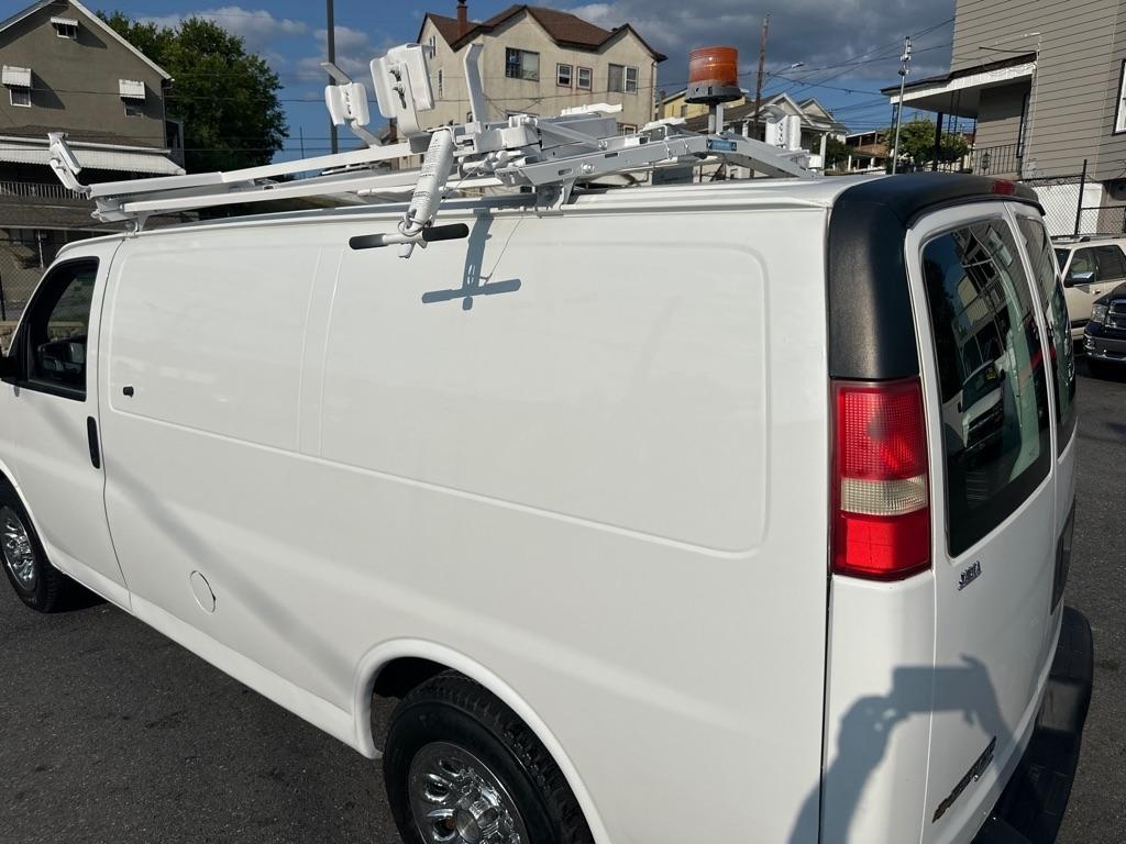 Chevrolet Express 1500 AWD Cargo 2011