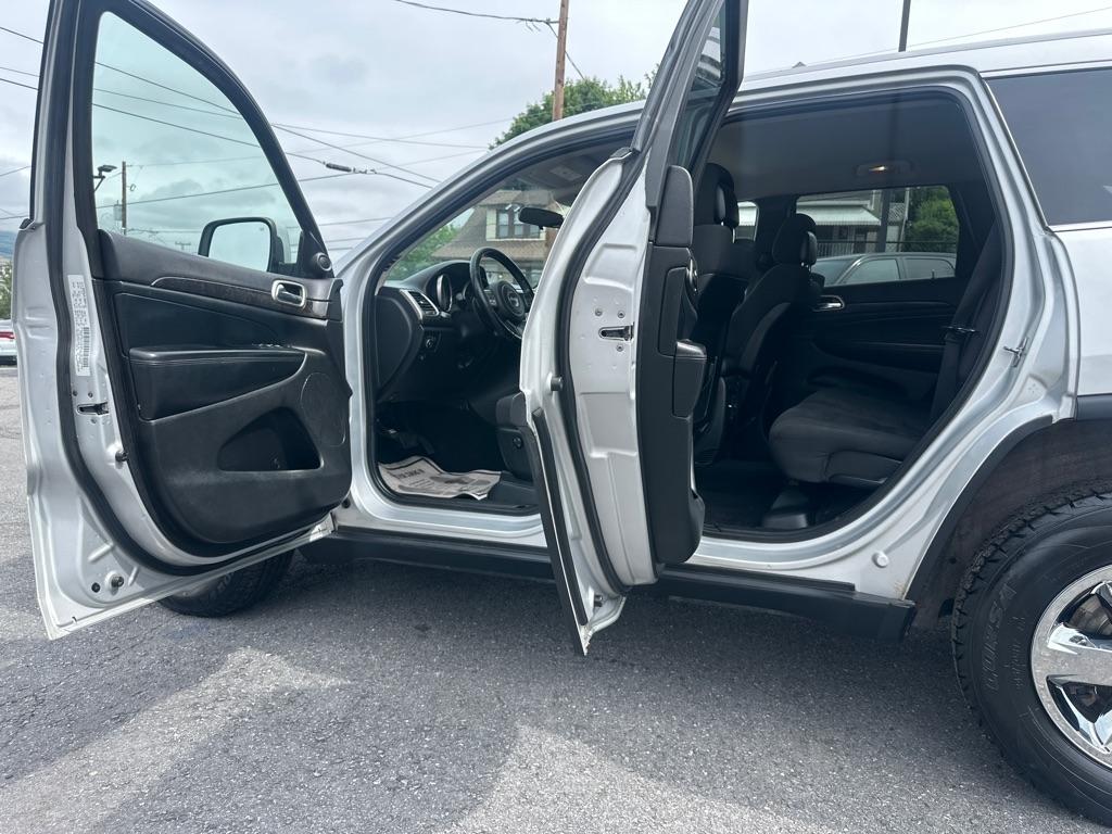 Jeep Grand Cherokee 4dr Laredo 4WD 2012