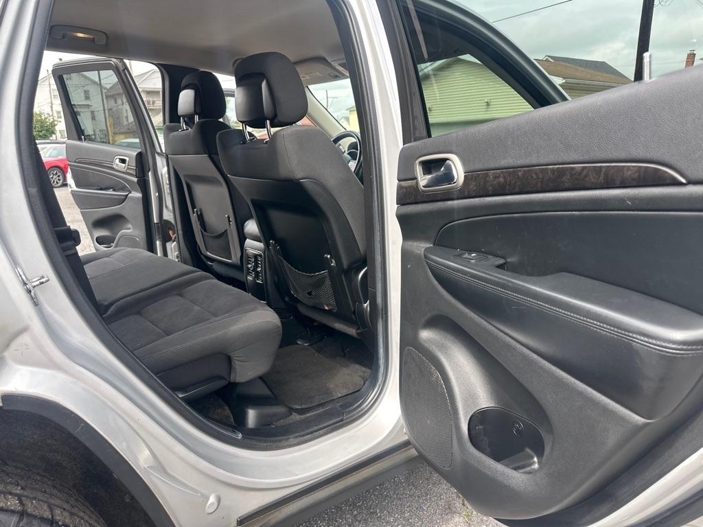 Jeep Grand Cherokee 4dr Laredo 4WD 2012