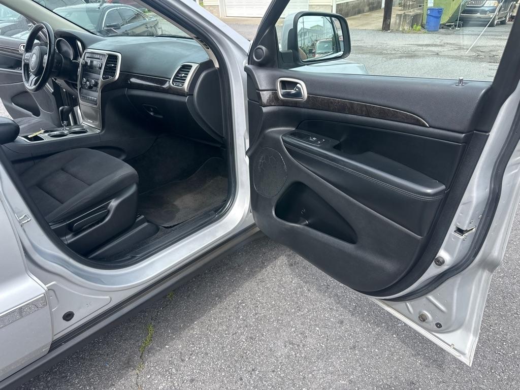 Jeep Grand Cherokee 4dr Laredo 4WD 2012