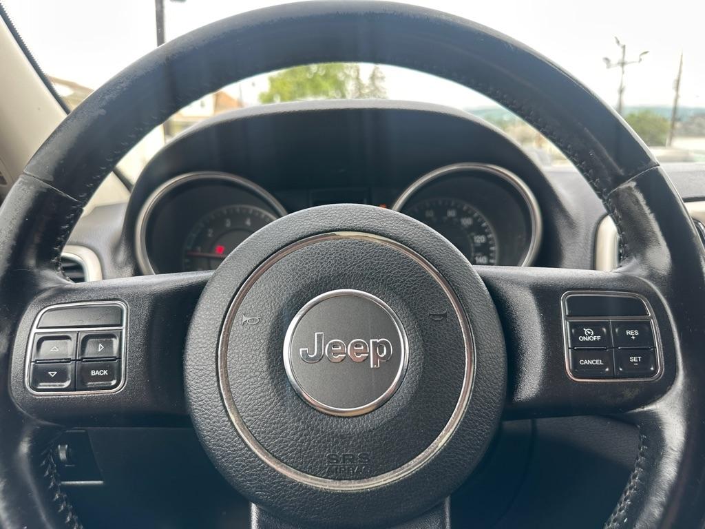 Jeep Grand Cherokee 4dr Laredo 4WD 2012