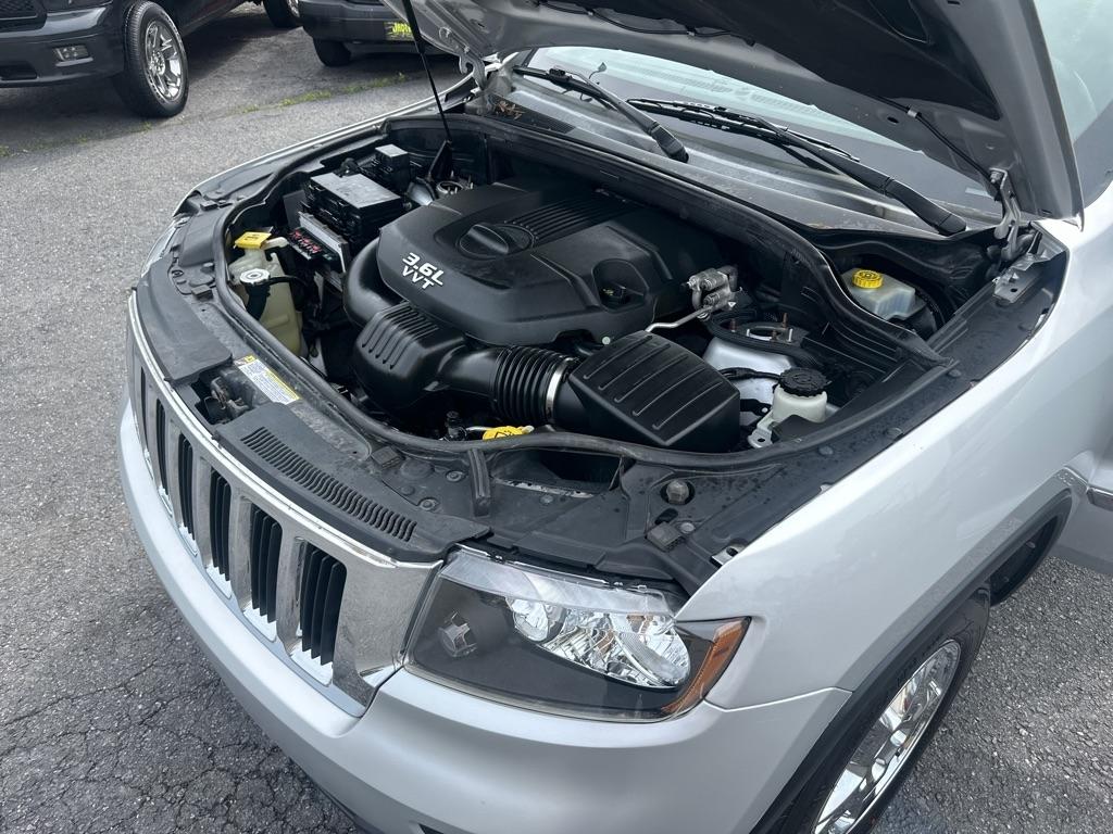 Jeep Grand Cherokee 4dr Laredo 4WD 2012