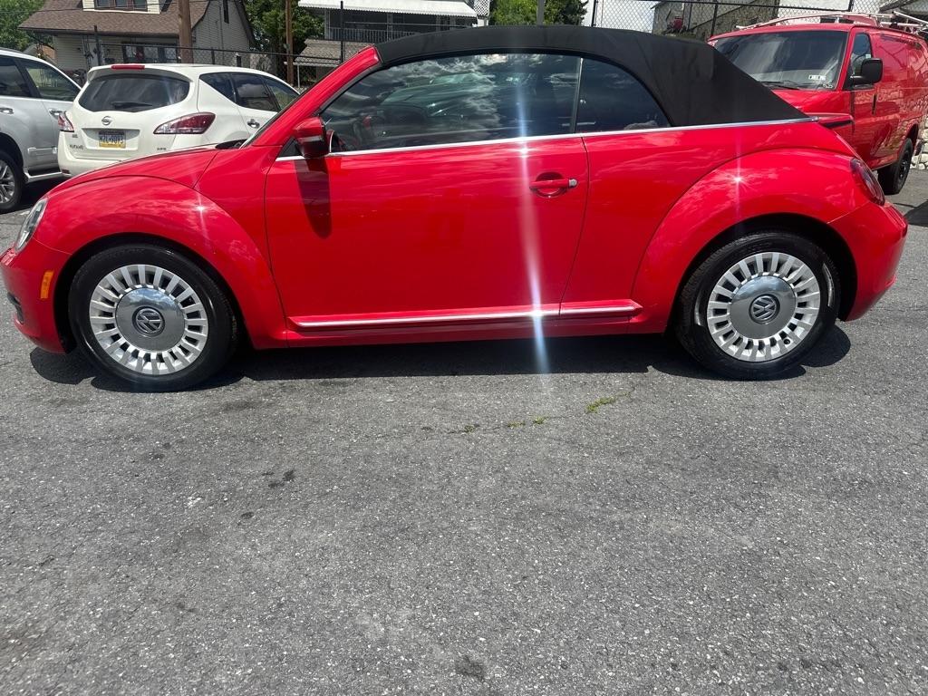 Volkswagen Beetle 1.8T PZEV Convertible w/Technology 2014