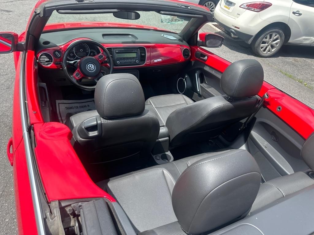 Volkswagen Beetle 1.8T PZEV Convertible w/Technology 2014