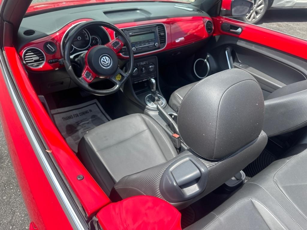 Volkswagen Beetle 1.8T PZEV Convertible w/Technology 2014