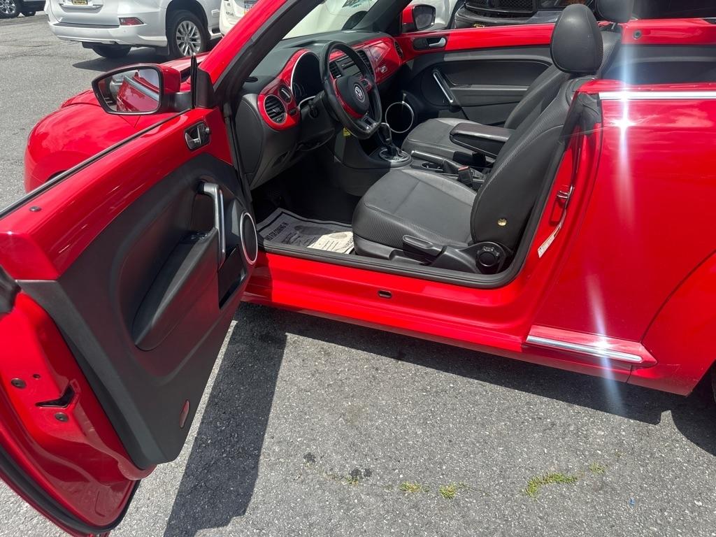 Volkswagen Beetle 1.8T PZEV Convertible w/Technology 2014