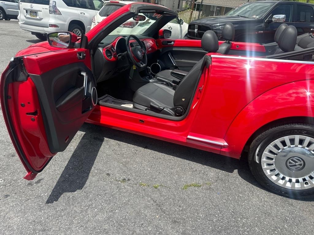 Volkswagen Beetle 1.8T PZEV Convertible w/Technology 2014