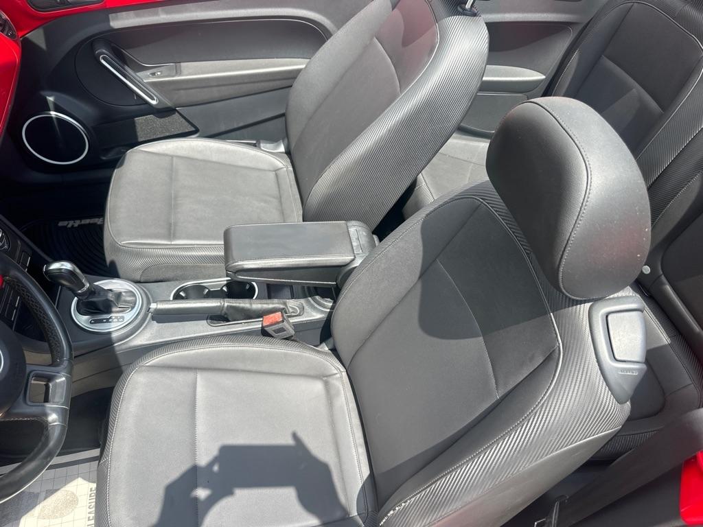 Volkswagen Beetle 1.8T PZEV Convertible w/Technology 2014