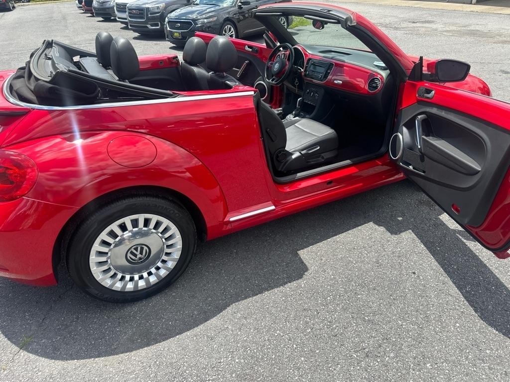 Volkswagen Beetle 1.8T PZEV Convertible w/Technology 2014