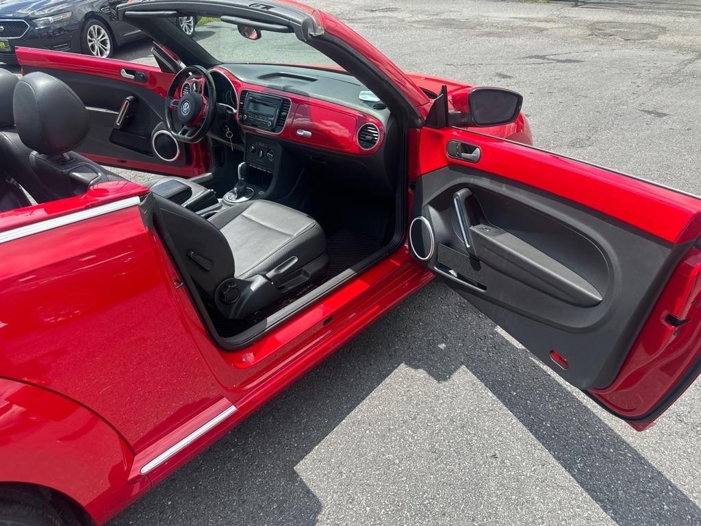 Volkswagen Beetle 1.8T PZEV Convertible w/Technology 2014