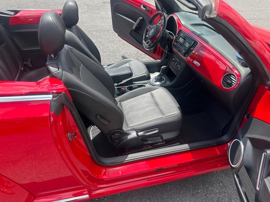 Volkswagen Beetle 1.8T PZEV Convertible w/Technology 2014